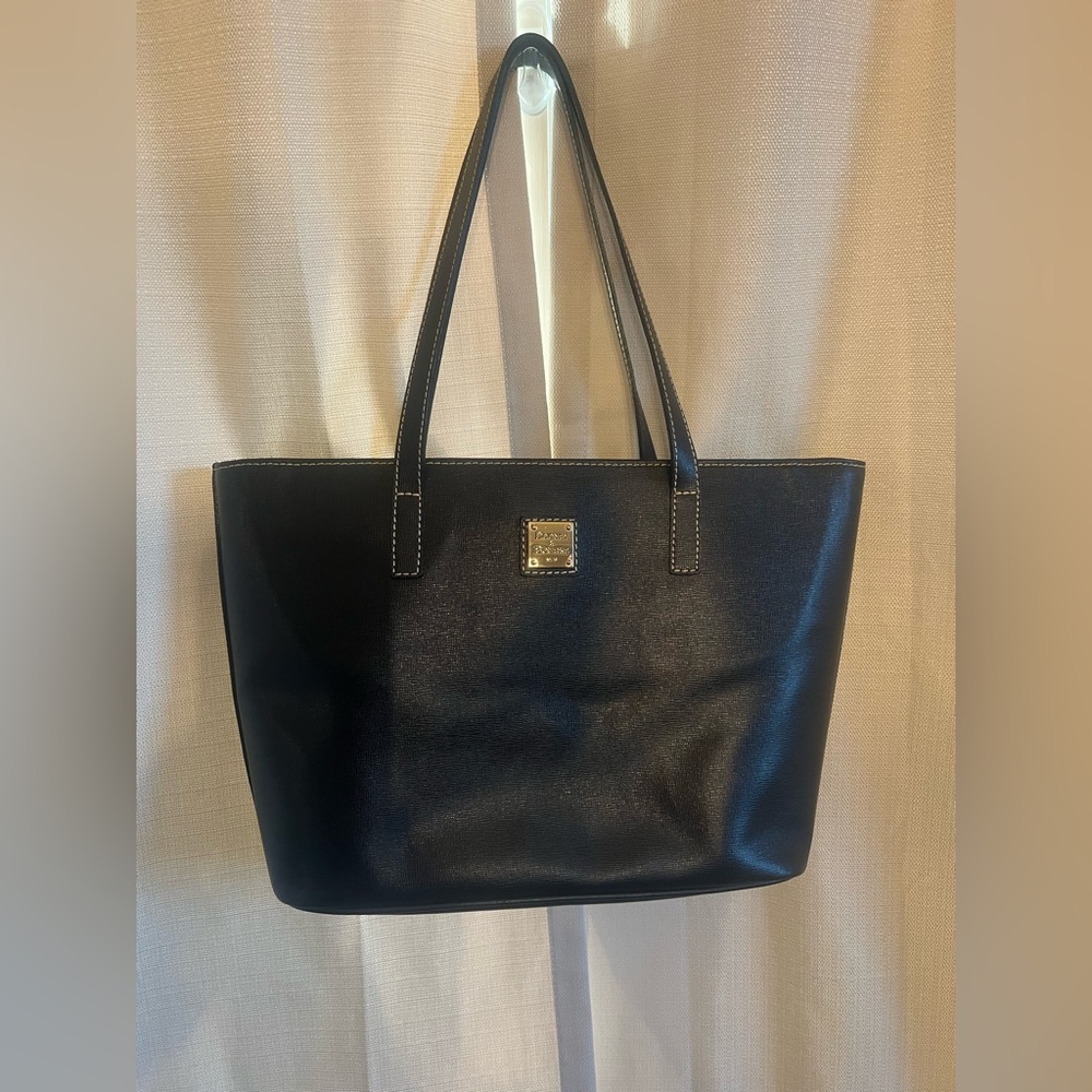 Authentic Dooney & Bourke shoulder‎ bag.  Leather